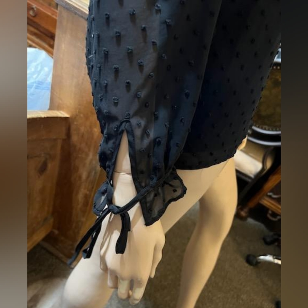 Divided Blouse - Picture 3 of 6